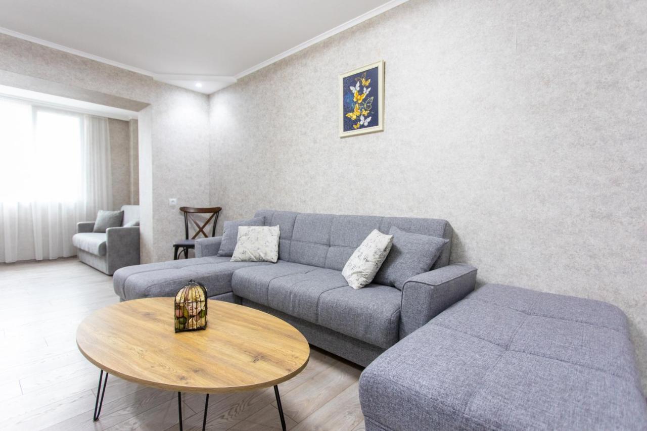 Ninia'S Apartment Кутаїсі Екстер'єр фото